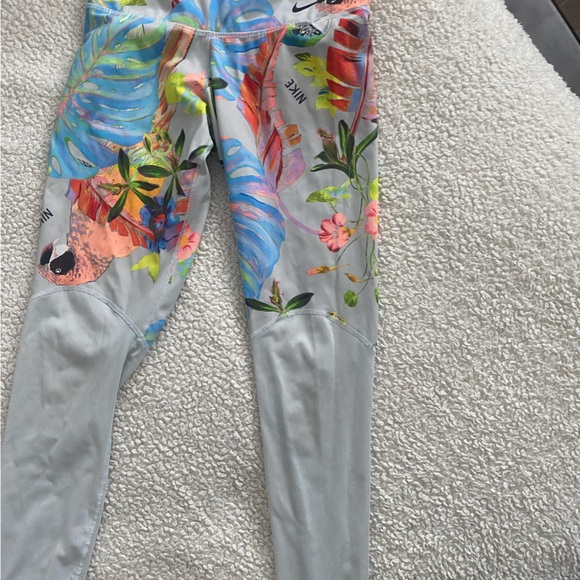 NIKE white leggings with tropical print - Picture 3 of 7